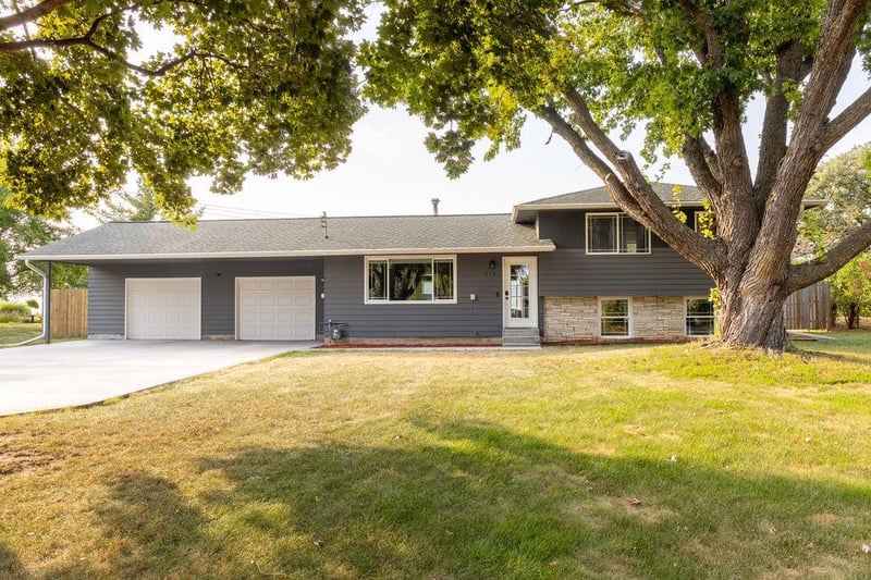 316 Cannon View Dr, Red Wing, MN 55066