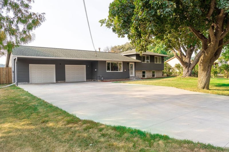 316 Cannon View Dr, Red Wing, MN 55066