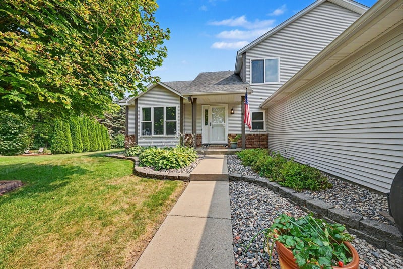 8695 Jorgensen Ave S, Cottage Grove, MN 55016