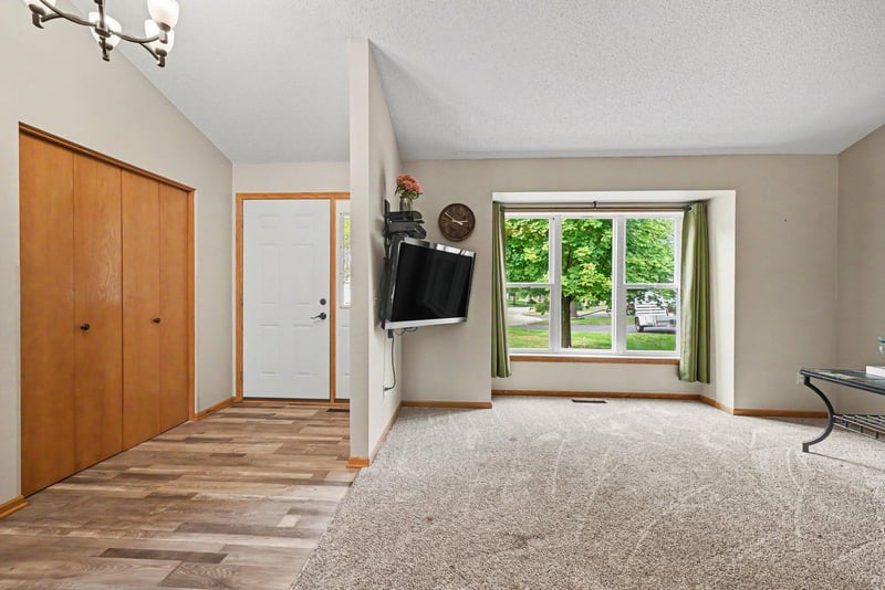 8695 Jorgensen Ave S, Cottage Grove, MN 55016