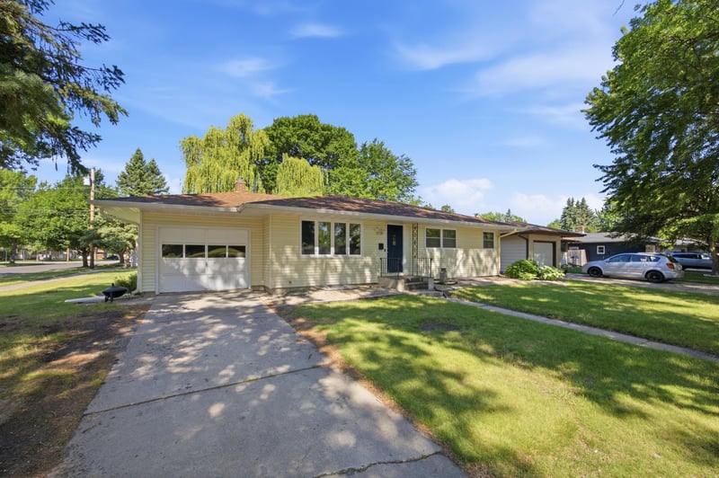 1719 18th St S, Moorhead, MN 56560