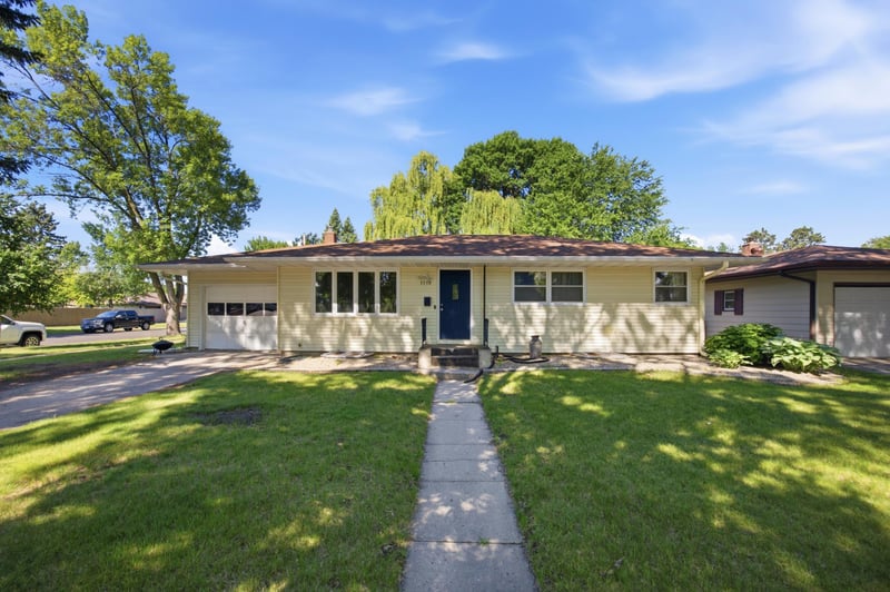 1719 18th St S, Moorhead, MN 56560