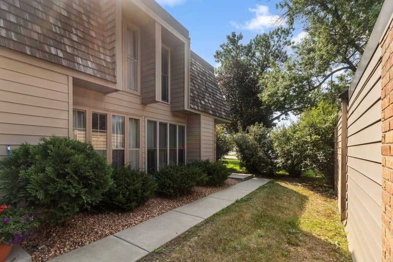6301 Barrie Rd, Edina, MN 55435