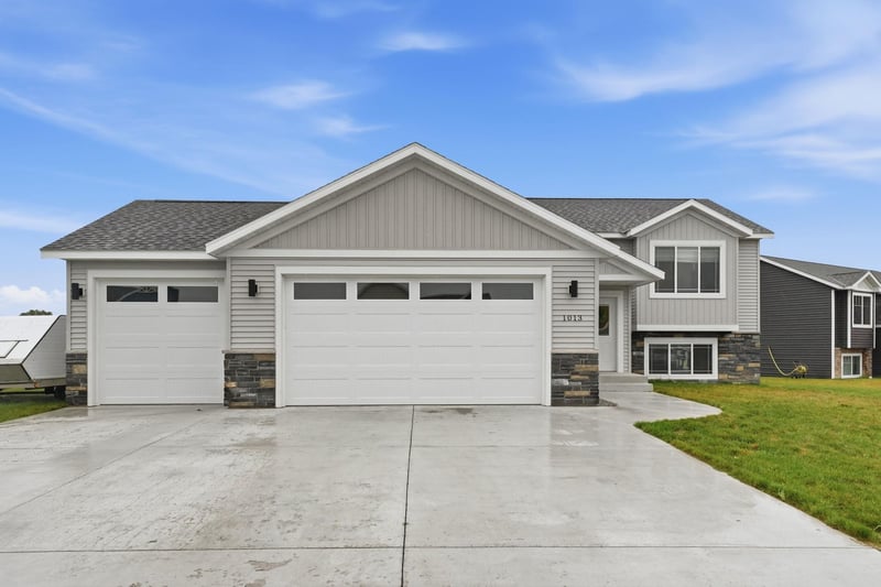 1013 26th Street Loop N, Sartell, MN 56377