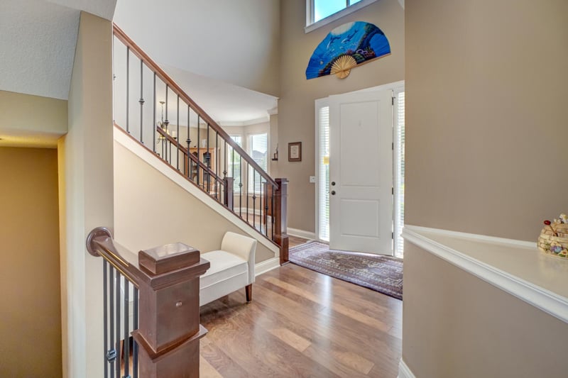 2990 Frontier Dr, Woodbury, MN 55129