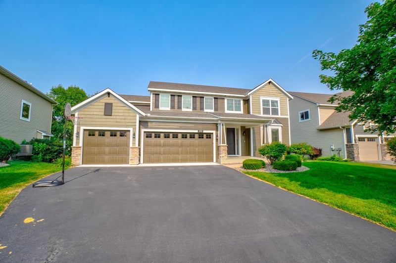 2990 Frontier Dr, Woodbury, MN 55129