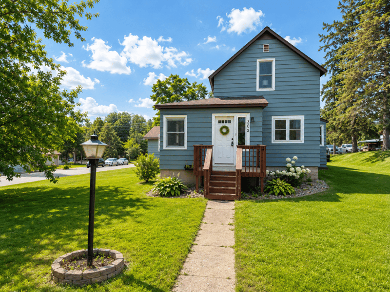 302 Mitchell St, Coleraine, MN 55722