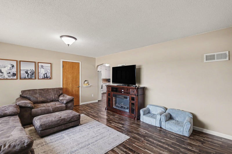 409 W Dodge St, Luverne, MN 56156