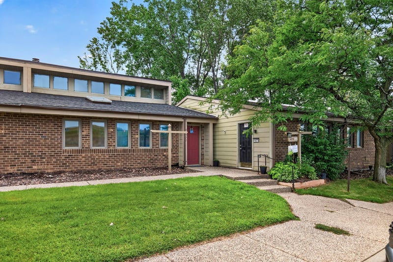 14577 Grand Ave S, Burnsville, MN 55306