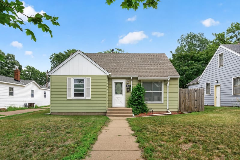 4537 6th St NE, Columbia Heights, MN 55421