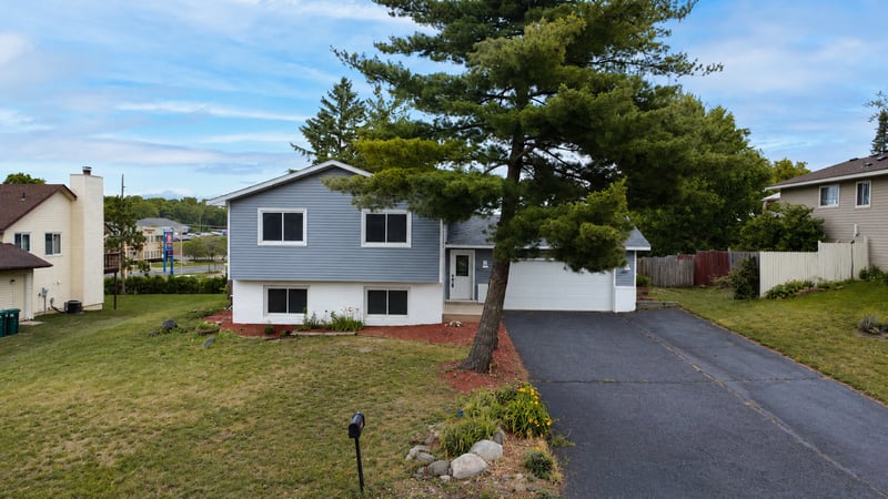 1599 Lancaster Ln, Eagan, MN 55122