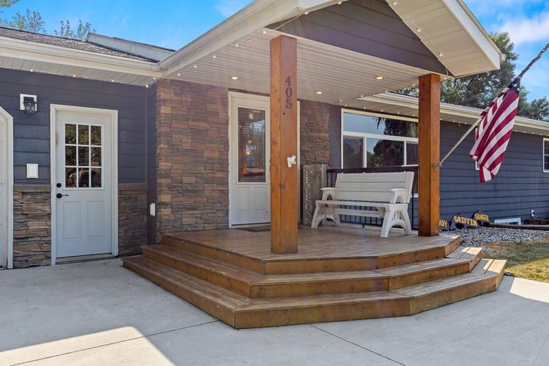 405 S Lake St, Hendricks, MN 56136