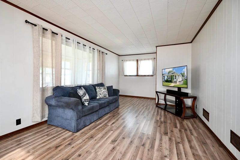156 E Mark St, Winona, MN 55987