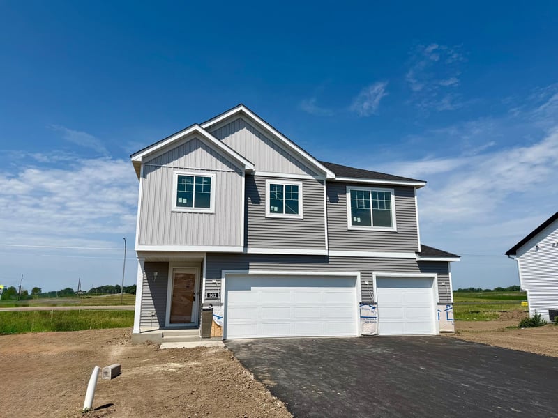 1821 Pierce St S, Cambridge, MN 55008