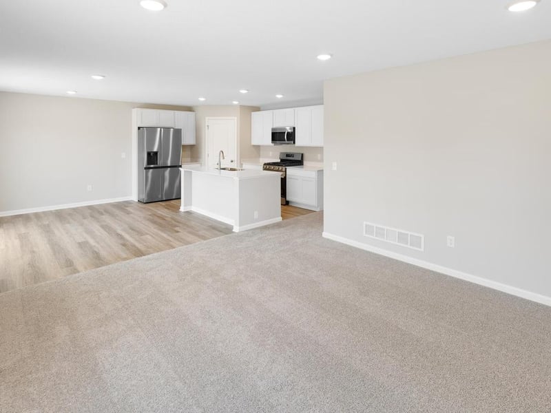 1815 Pierce St S, Cambridge, MN 55008