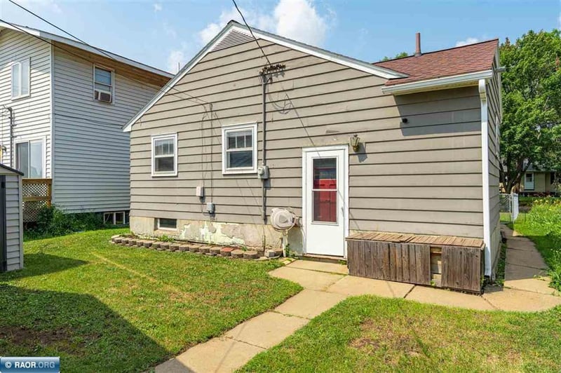 1530 11th St S, Virginia, MN 55792