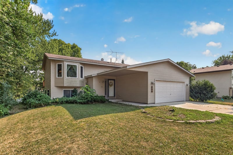 606 8th St NW, Buffalo, MN 55313