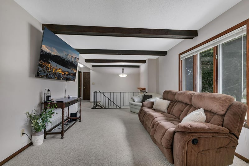 643 Circle Pines Ct, Paynesville, MN 56362