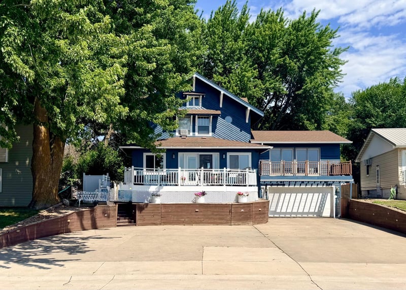 506 W Lake Ave, Worthington, MN 56187