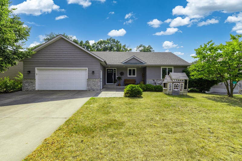2640 Pine Ridge Blvd, Red Wing, MN 55066