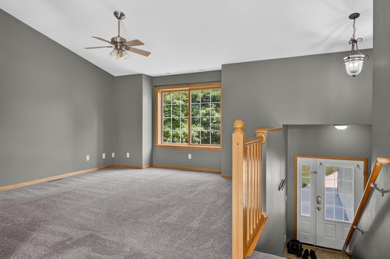 206 Hunters Ct, Eagle Lake, MN 56024