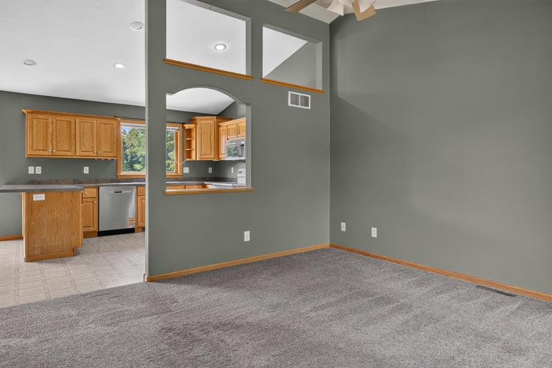 206 Hunters Ct, Eagle Lake, MN 56024
