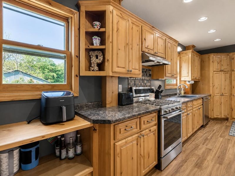 1024 Le Center St, Le Center, MN 56057