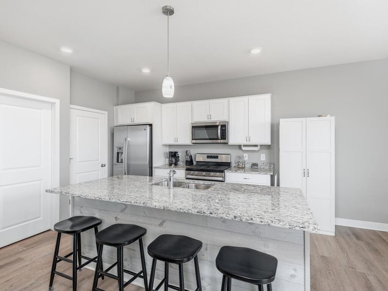 1048 Shoreview Dr, Jordan, MN 55352
