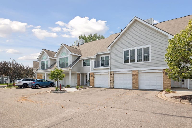 6040 Chasewood Pw #2, Minnetonka, MN 55343