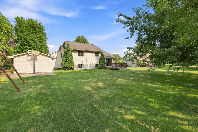13525 Oakwood Dr, Rogers, MN 55374