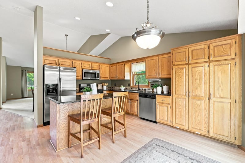 13525 Oakwood Dr, Rogers, MN 55374