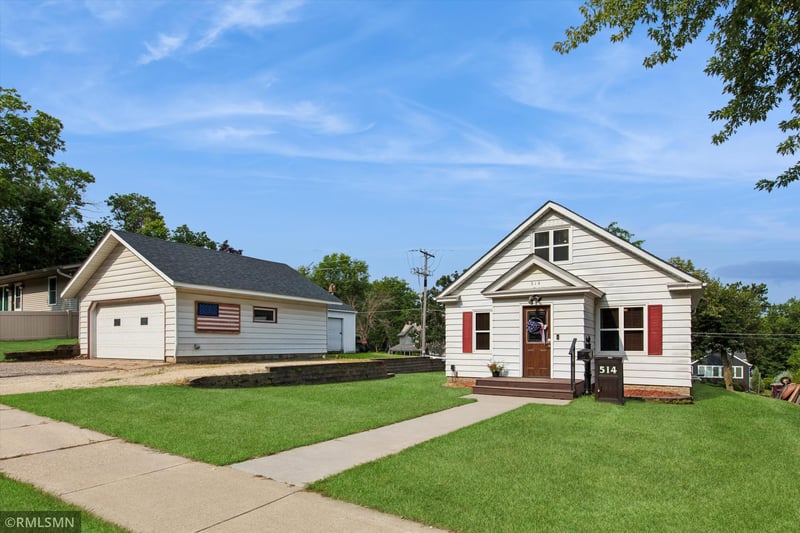 514 4th St S, Cannon Falls, MN 55009