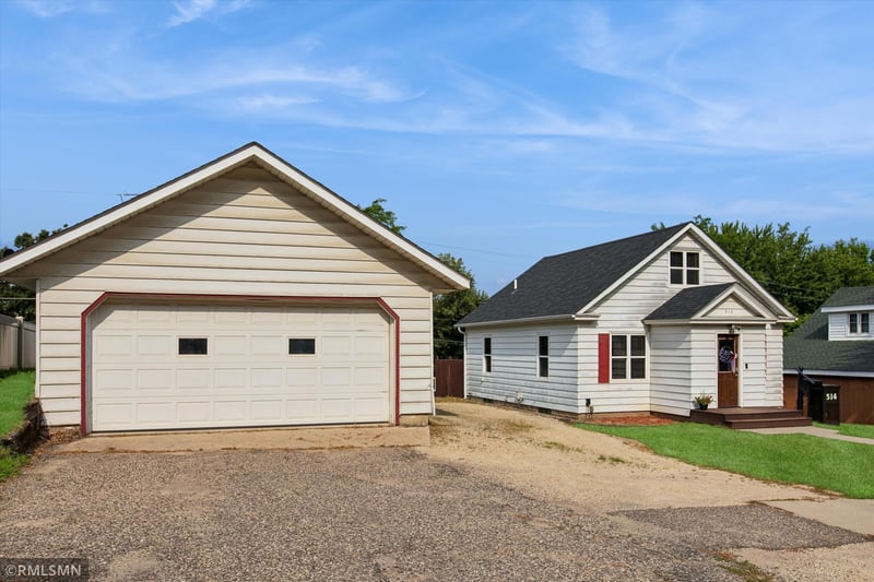 514 4th St S, Cannon Falls, MN 55009