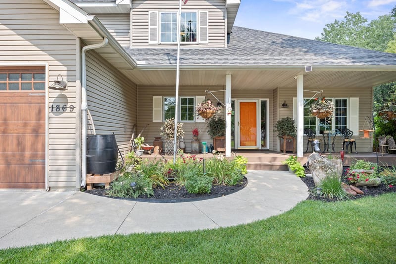 1869 White Oak Dr, Chaska, MN 55318
