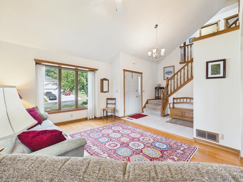 2194 Jennifer Ct, North Saint Paul, MN 55109
