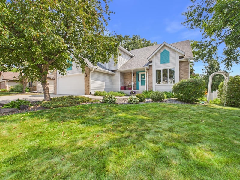 2194 Jennifer Ct, North Saint Paul, MN 55109