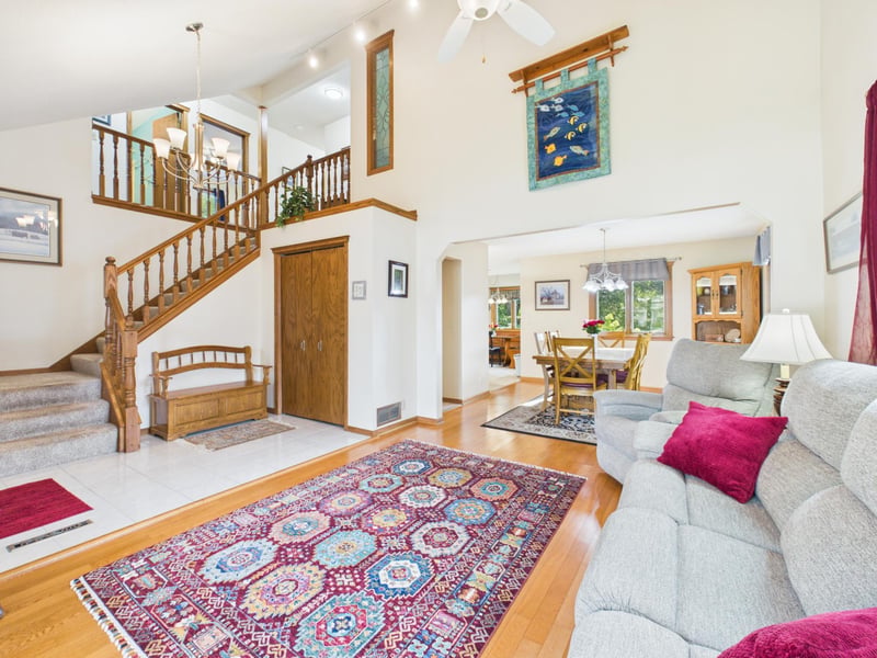 2194 Jennifer Ct, North Saint Paul, MN 55109