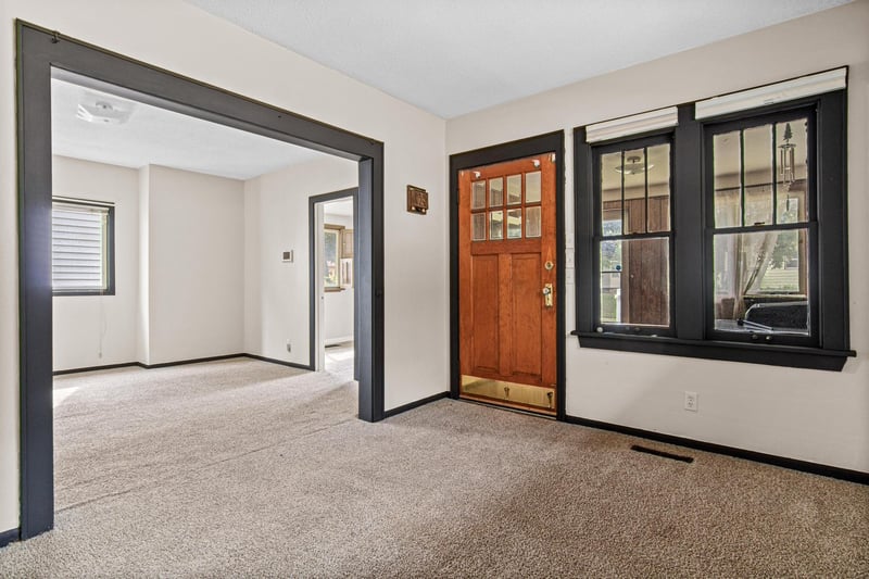 971 Lawson Ave E, Saint Paul, MN 55106