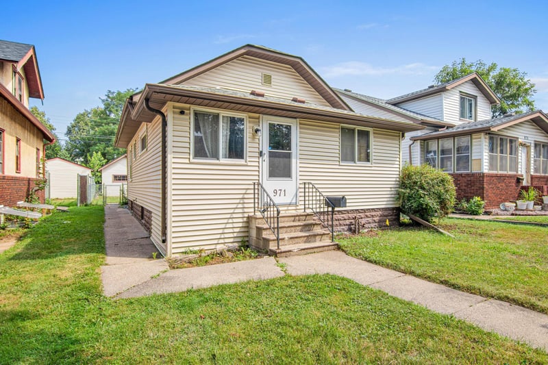 971 Lawson Ave E, Saint Paul, MN 55106