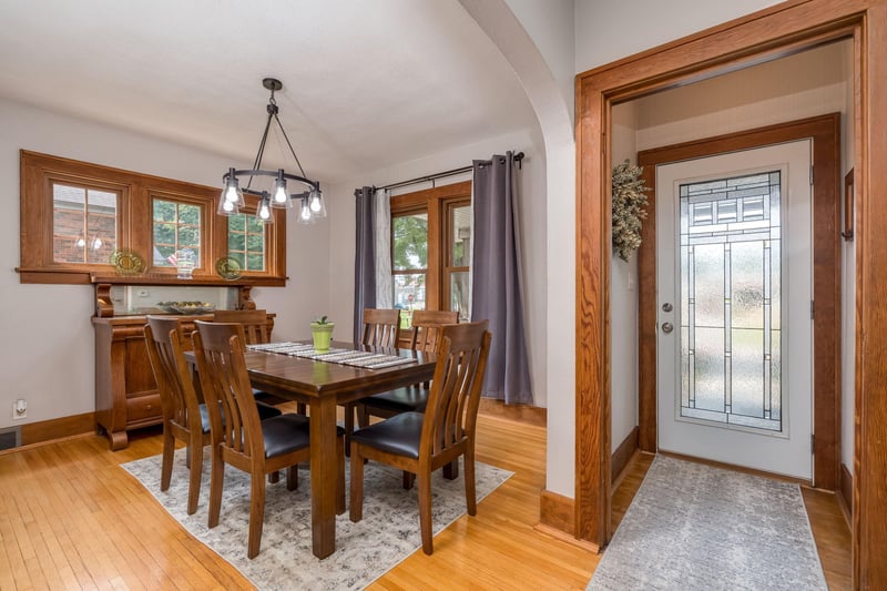 303 N Market St, Janesville, MN 56048