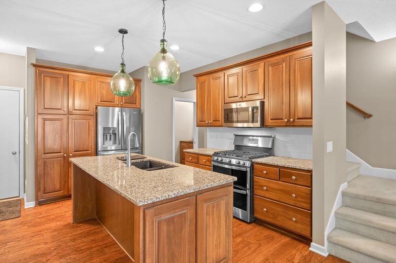 7745 Madelyn Creek Dr, Victoria, MN 55386