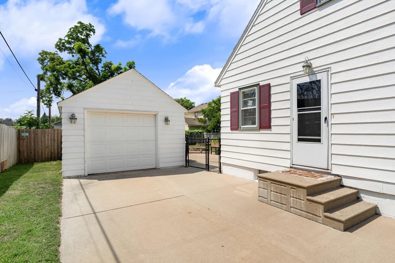 302 16th St SE, Austin, MN 55912