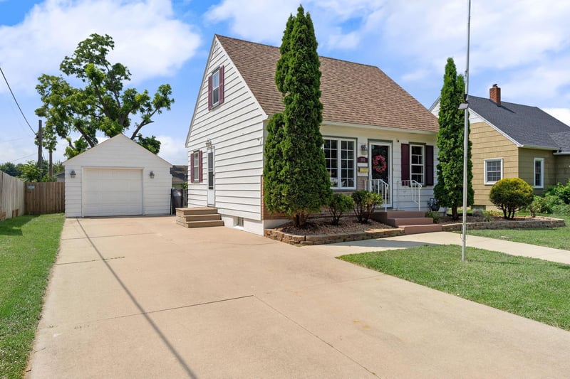 302 16th St SE, Austin, MN 55912