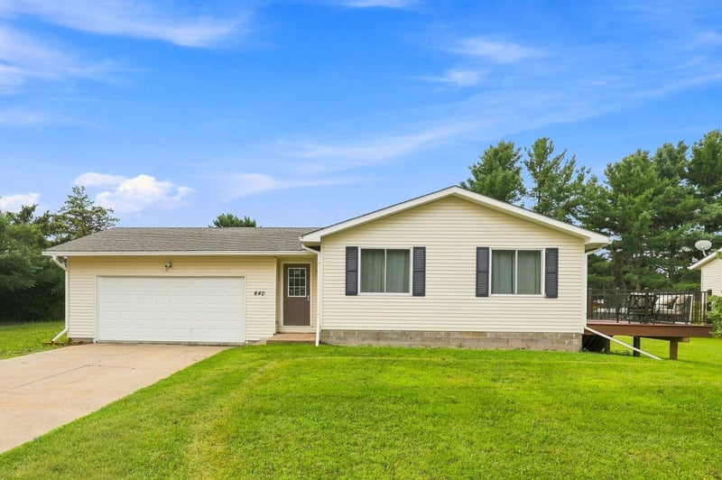 640 Sundance St, Amery, WI 54001