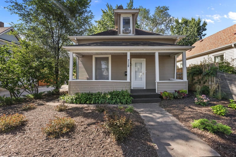 712 24th Ave NE, Minneapolis, MN 55418