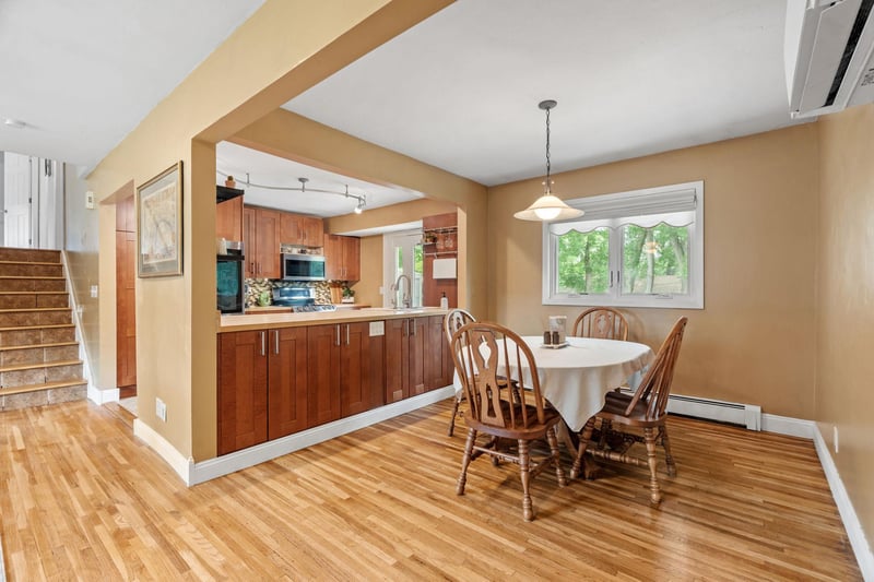 2216 E 114th St, Burnsville, MN 55337