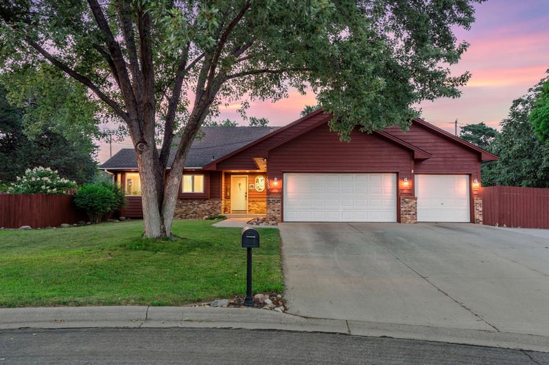 1820 Slater Ln, Burnsville, MN 55337