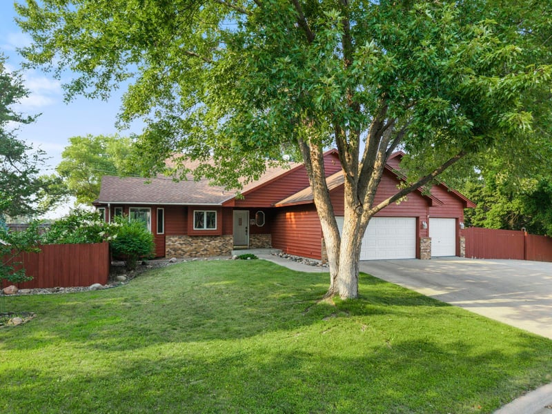 1820 Slater Ln, Burnsville, MN 55337