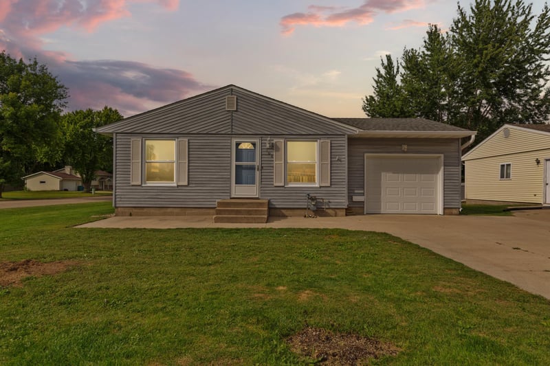 706 17th St NE, Owatonna, MN 55060