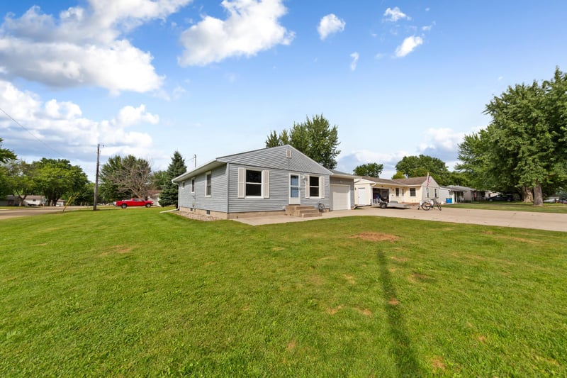 706 17th St NE, Owatonna, MN 55060
